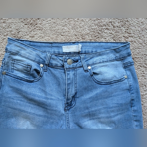 Junior Jean  Light Blue Wash Distressed  Size 11/12 - Picture 4 of 6